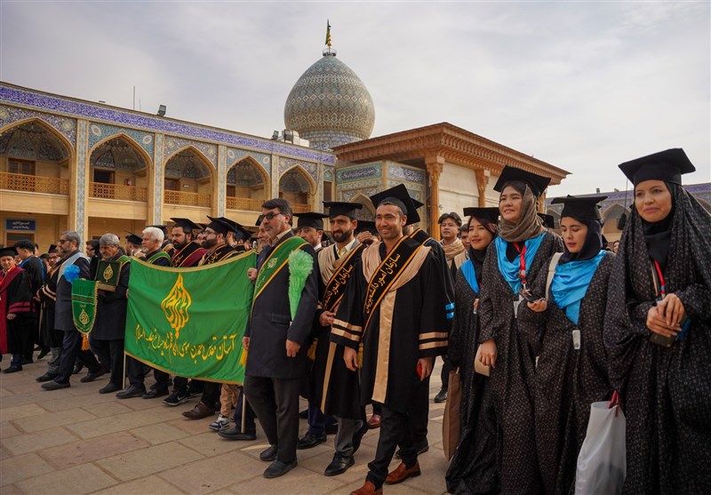 دانش‌آموختگی ۵۰۰ دانشجوی غیر‌ایرانی ‌در حرم شاهچراغ