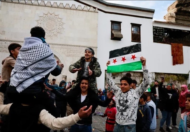 Huge Crowd Gathers in Damascus for First Friday Prayers After Assad’s Fall