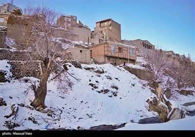 بارش برف در روستای لیقوان - تبریز