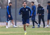 2 بازیکن استقلال بازی با هوادار را از دست دادند