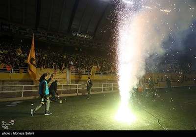 دیدار تیم‌های فوتبال سپاهان اصفهان و پرسپولیس تهران