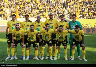 دیدار تیم‌های فوتبال سپاهان اصفهان و پرسپولیس تهران