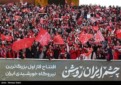 دیدار تیم‌های فوتبال سپاهان اصفهان و پرسپولیس تهران