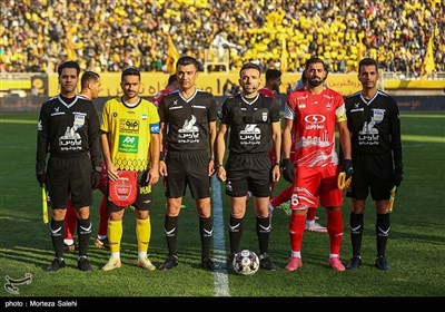 دیدار تیم‌های فوتبال سپاهان اصفهان و پرسپولیس تهران