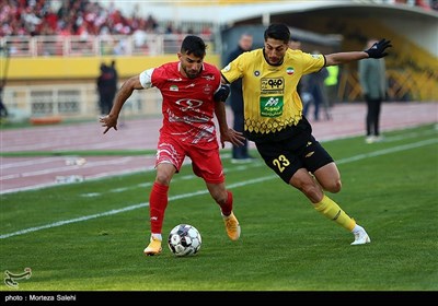 دیدار تیم‌های فوتبال سپاهان اصفهان و پرسپولیس تهران