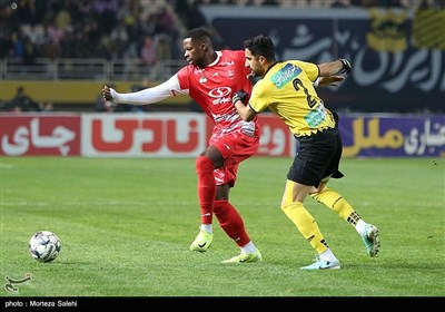 دیدار تیم‌های فوتبال سپاهان اصفهان و پرسپولیس تهران