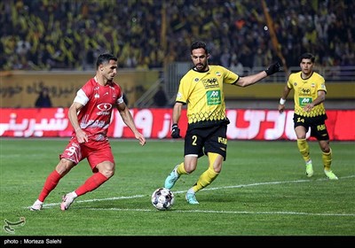 دیدار تیم‌های فوتبال سپاهان اصفهان و پرسپولیس تهران