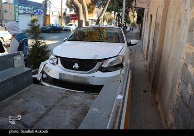 انحراف خودرو ساینا به پیاده‌رو در کرمان