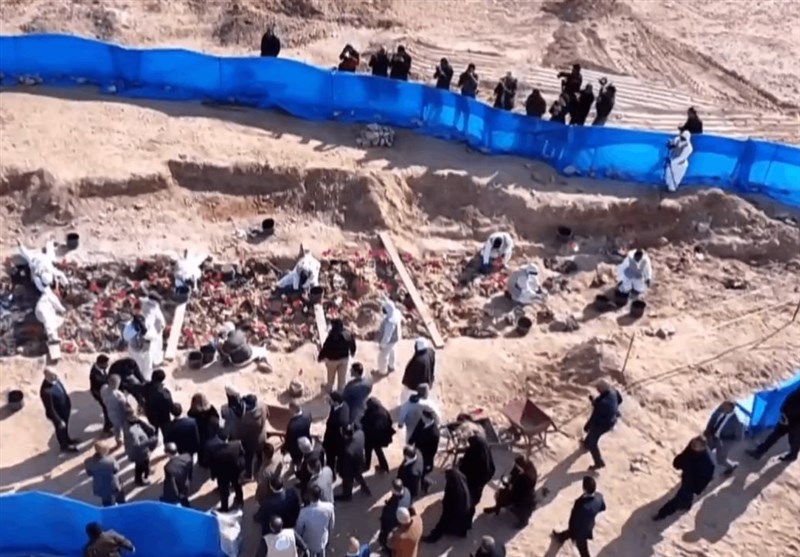 Iraq Discovers Mass Grave of Women, Children in Samawah Desert