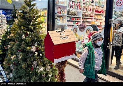 Тема рождественского декора на улицах Тегерана