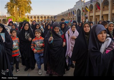 آیین غبارروبی مضجع شریف حضرت احمدبن موسی الکاظم علیهماالسلام و گلباران قبور شهدا،