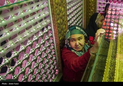 آیین غبارروبی مضجع شریف حضرت احمدبن موسی الکاظم علیهماالسلام و گلباران قبور شهدا،