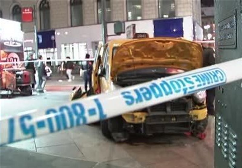 New York Taxi Jumps Sidewalk outside Macy’s on Christmas Day, Injuring 7