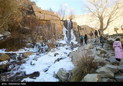 طبیعت زمستانی آبشار گنجنامه همدان