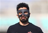 Persepolis Captain Alishah Wears Training Mask