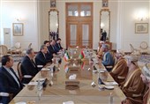 دیدار وزیر خارجه عمان با عراقچی