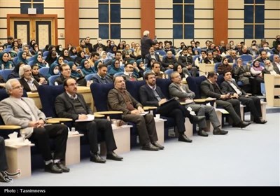 نشست صمیمی استاندار همدان با جامعه فرهنگی و هنری استان