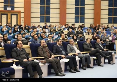 نشست صمیمی استاندار همدان با جامعه فرهنگی و هنری استان