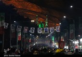 حال و هوای اربعینی گلزار شهدای کرمان در شب شهادت حاج قاسم