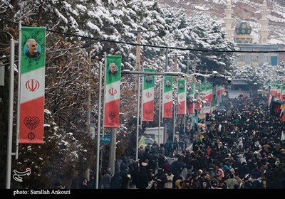 گرمای دل‌ها در هوای برفی گلزار شهدای کرمان