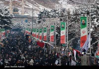 گرمای دل‌ها در هوای برفی گلزار شهدای کرمان