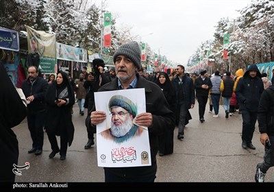 گرمای دل‌ها در هوای برفی گلزار شهدای کرمان