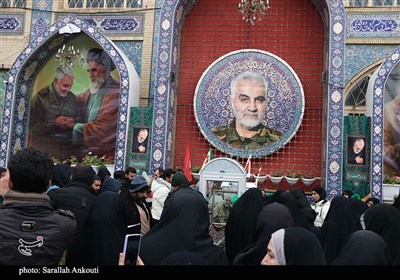 گرمای دل‌ها در هوای برفی گلزار شهدای کرمان