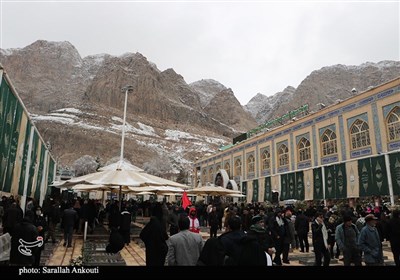 گرمای دل‌ها در هوای برفی گلزار شهدای کرمان