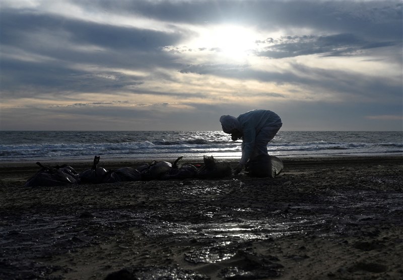 Russia Clears Thousands of Tons of Contaminated Sand after Black Sea Oil Spill