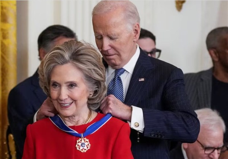 US GOP Lawmakers Hit Biden for Awarding Medal of Freedom to Soros, Clinton