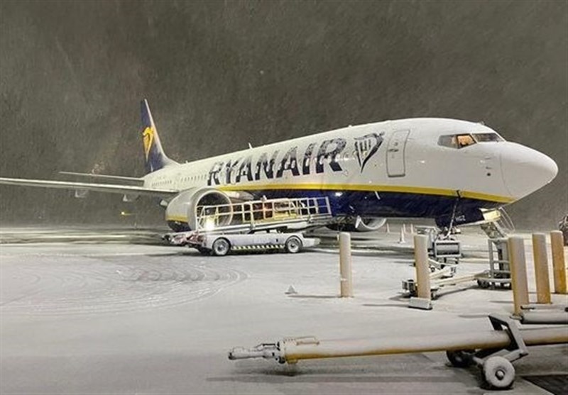 Several British Airports Close Runways following Heavy Snow