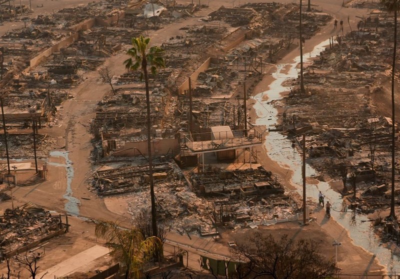 Los Angeles Fires Burn 10,000 Structures as New Blaze Spreads