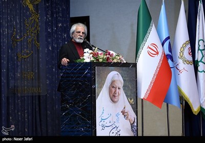 منوچهر شاهسواری دبیر چهل و سومین جشنواره فیلم فجر در مراسم قرعه‌کشی جدول نمایش فیلم‌های جشنواره فیلم فجر