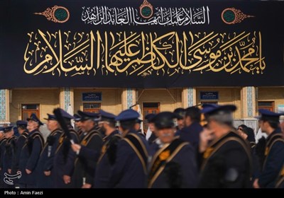 اهتزاز پرچم عزا بر فراز گنبد حرمین مطهر احمدی و محمدی (ع)