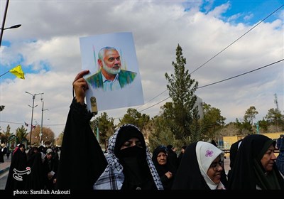 راهپیمایی باشکوه جمعه فتح در کرمان