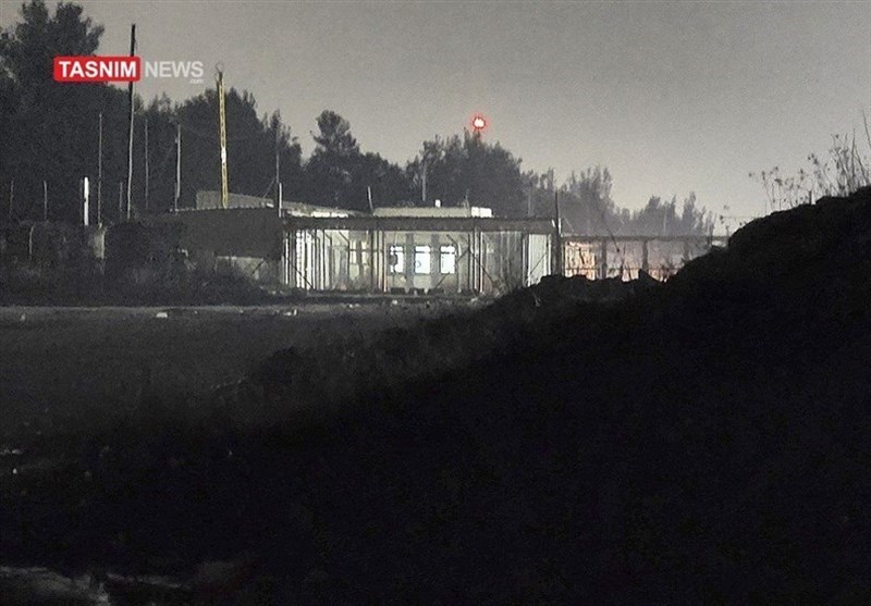 Палестинцы ждут освобождения заключенных перед тюрьмой Офер