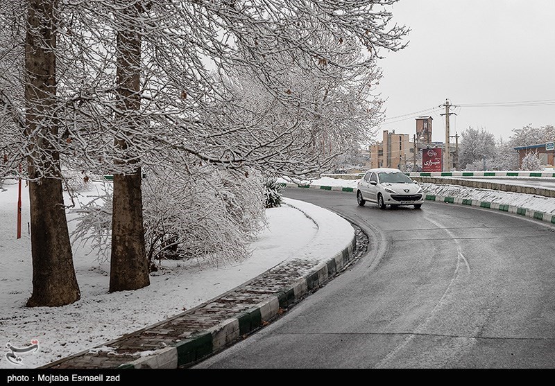 بارش برف، باران و مه‌گرفتگی در جاده‌های 13 استان