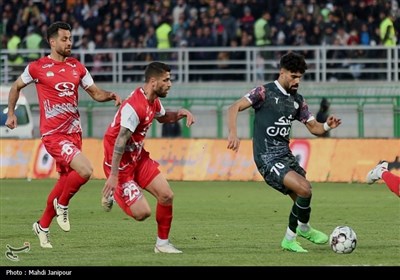 دیدار تیم‌های ذوب‌آهن اصفهان و پرسپولیس تهران