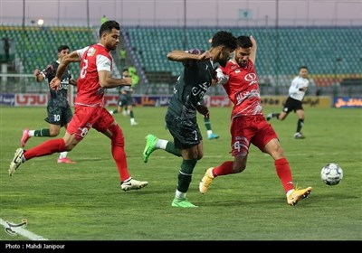 دیدار تیم‌های ذوب‌آهن اصفهان و پرسپولیس تهران