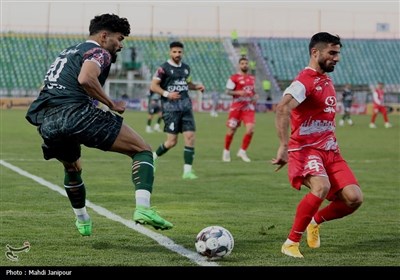 دیدار تیم‌های ذوب‌آهن اصفهان و پرسپولیس تهران
