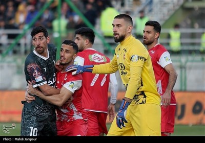 دیدار تیم‌های ذوب‌آهن اصفهان و پرسپولیس تهران