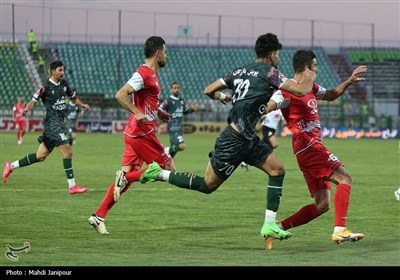 دیدار تیم‌های ذوب‌آهن اصفهان و پرسپولیس تهران