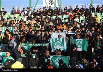 دیدار تیم‌های فوتبال ذوب آهن و پرسپولیس