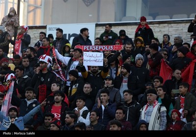 دیدار تیم‌های فوتبال ذوب آهن و پرسپولیس