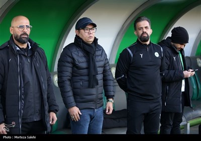 دیدار تیم‌های فوتبال ذوب آهن و پرسپولیس