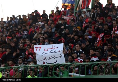 دیدار تیم‌های فوتبال ذوب آهن و پرسپولیس