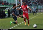 دیدار تیم‌های فوتبال ذوب آهن و پرسپولیس
