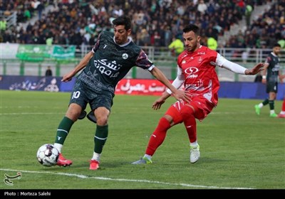 دیدار تیم‌های فوتبال ذوب آهن و پرسپولیس