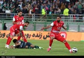 دیدار تیم‌های فوتبال ذوب آهن و پرسپولیس