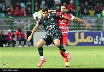 دیدار تیم‌های فوتبال ذوب آهن و پرسپولیس